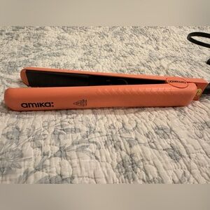 Amika Flat Iron